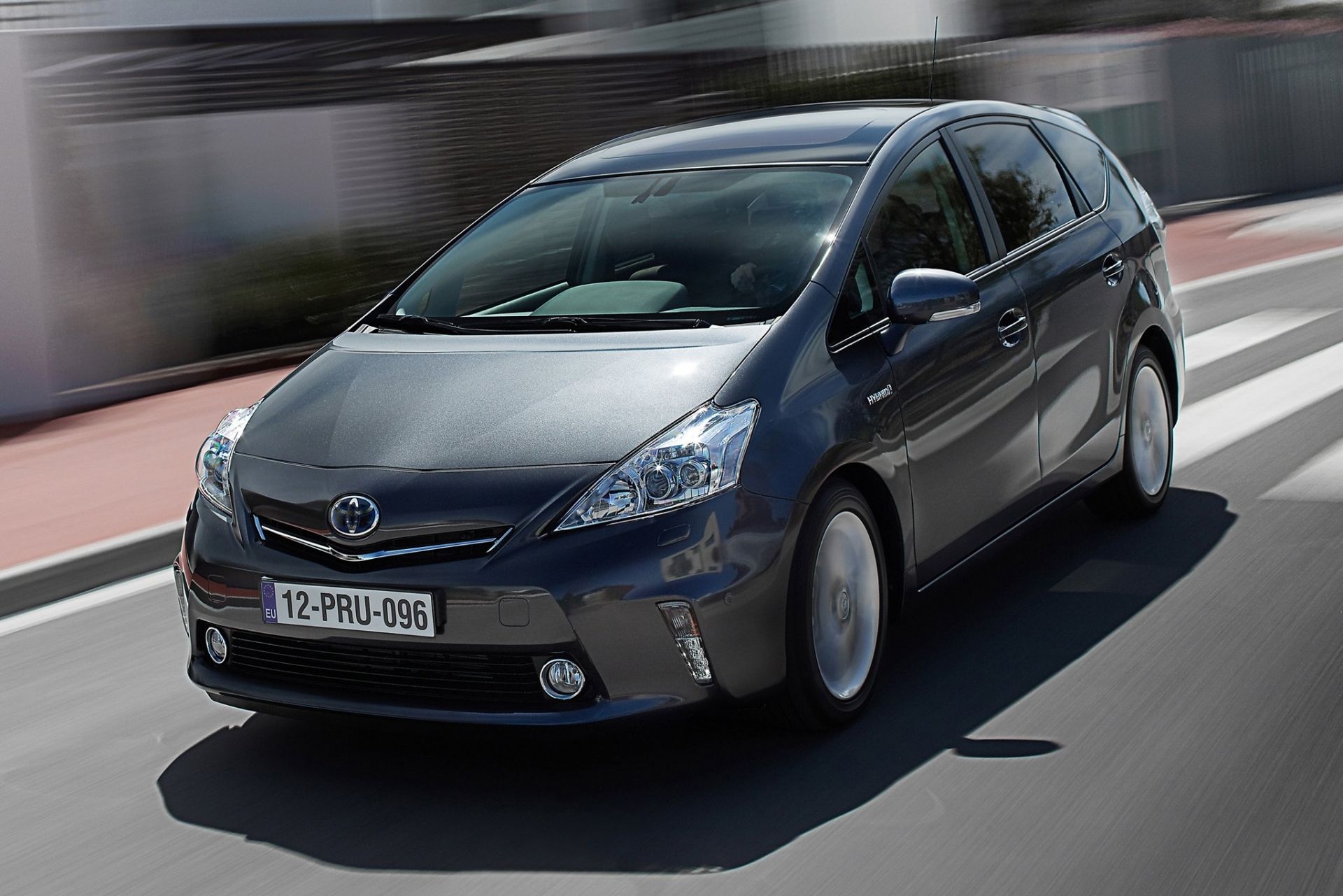 Toyota Prius Plus Exterior